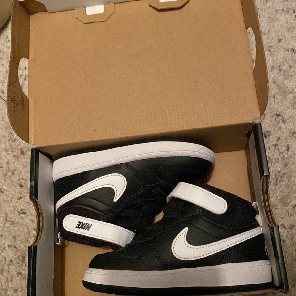 Jordan true flight - size 7 - black and white